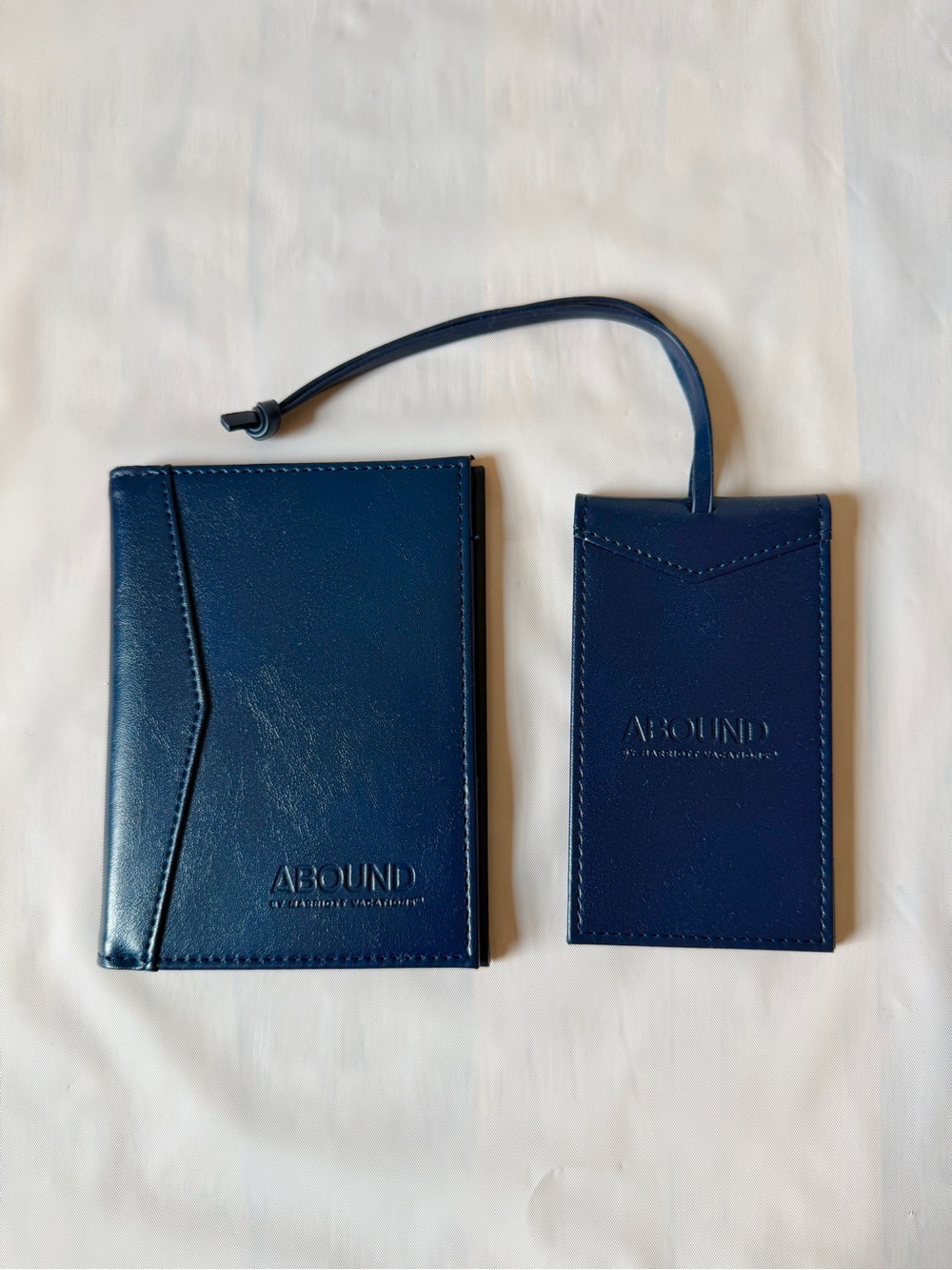 Abound by Marriott Vacations travel passport holder luggage tag set blue new